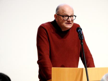 Prvi predavatelj je bil izr. prof. dr. Janez Mlinar s Filozofske fakultete UL